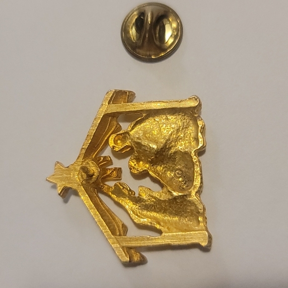 Sterling Gifts Christmas Manger Nativity Pin Gold Pllkated with Star - Picture 3 of 3